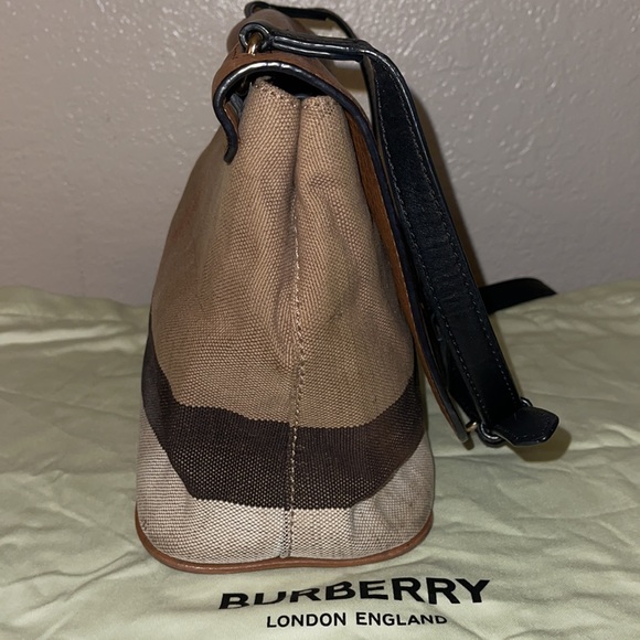 Authentic Burberry London grained nova check crossbody mini messenger purse - Picture 3 of 16